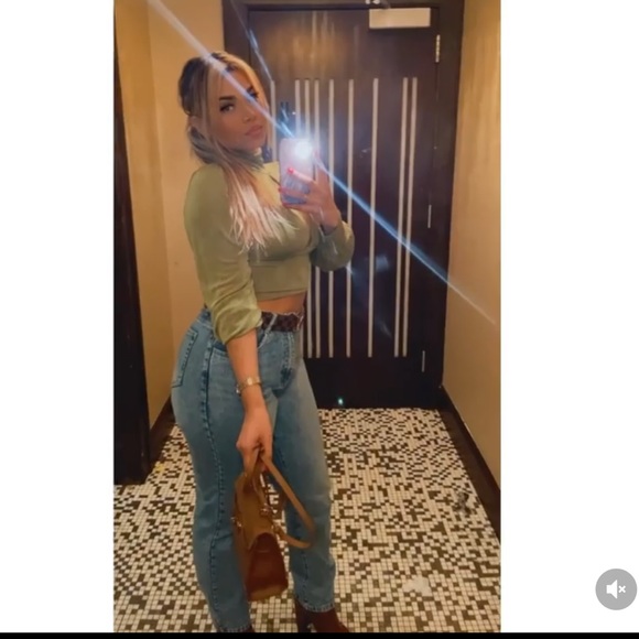 Cut out lantern sleeve crop top ! - Picture 4 of 7